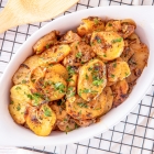Creamy Smothered Potatoes with Onions and Garlic
