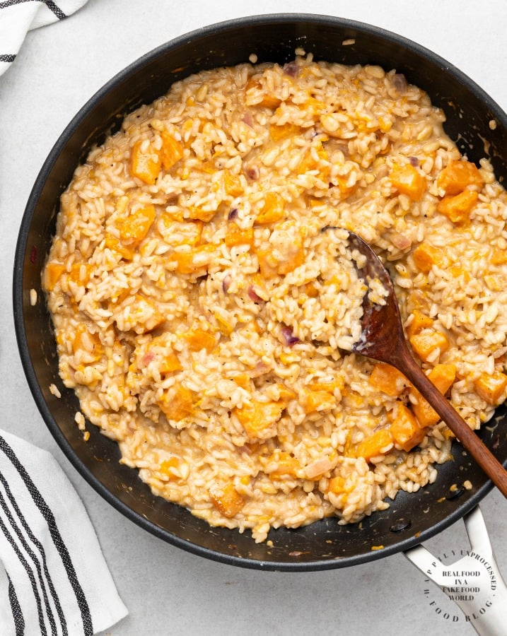BUTTERNUT SQUASH RISOTTO - Creamy risotto with sweet butternut squash #risotto #squash #butternut #cleaneating #happilyunprocessed