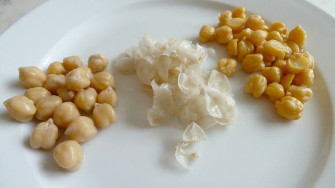 How to remove the casing from chickpeas to make a smooth hummus