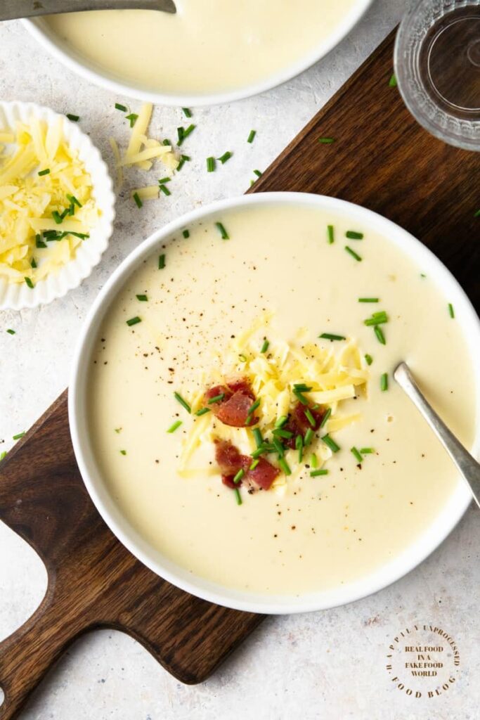 CREAMY POTATO SOUP - diced potates, onions, garlic, chicken broth, cream is all it takes to make an amazing potato soup #potatosoup #happilyunprocessed #soups