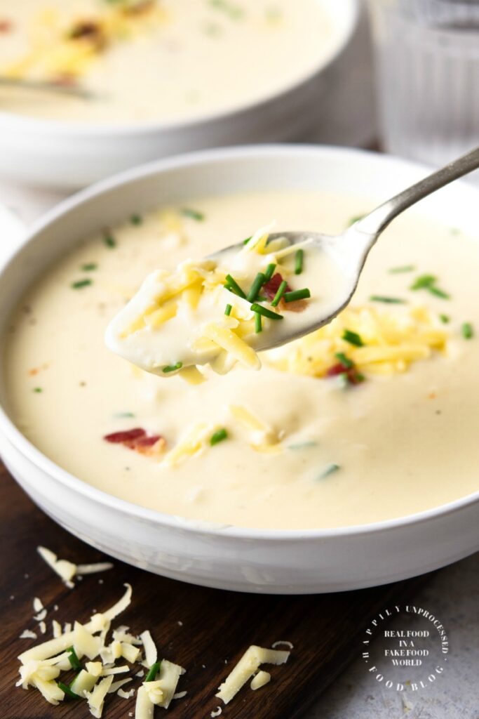 CREAMY POTATO SOUP - diced potates, onions, garlic, chicken broth, cream is all it takes to make an amazing potato soup #potatosoup #happilyunprocessed #soup