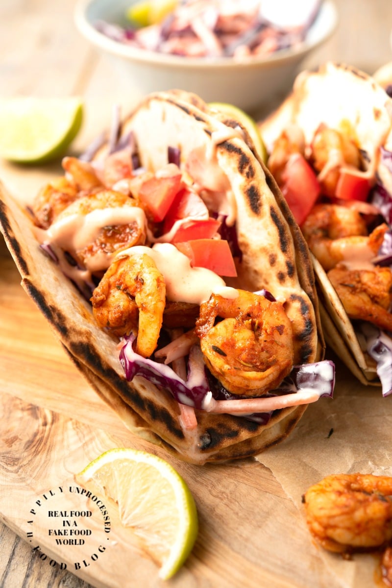BLACKENED SPICY SHRIMP TACOS W/ SLAW AND SRIRACHA SAUCE - a healthy twist to Taco Tuesdays #shrimptacos #healthy #weeknight dinner #happilyunprocessed