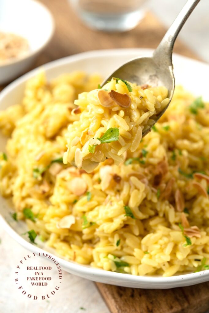 RICE PILAF WITH ORZO AND SLIVERED ALMONDS - No boxed rices! Homemade rice pilaf is the easiest side dish #rice #sidedish #orzo #happilyunprocessed