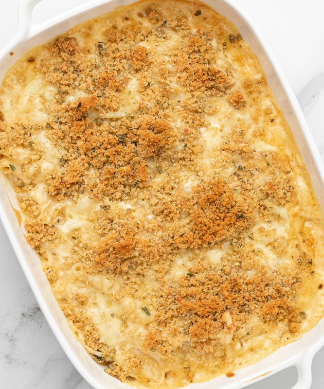 Instead of traditional cheddar cheese, this macaroni and cheese used smoked gouda for a more grown up taste #macandcheese #comfortfood