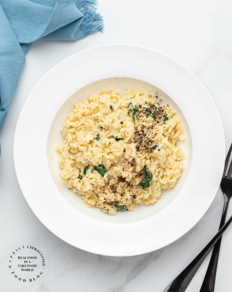 CREAMY ONE POT SPINACH & PARMESAN ORZO - 10 minute side dish, cheesy, creamy and EASY! #orzo #sidedish #10minutesides #easysidedish #happilyunprocessed