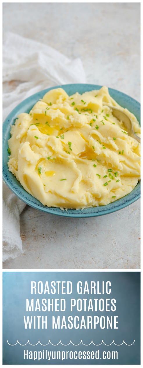 ROASTED GARLIC MASHED POTATOES WITH MASCARPONE - Fluffy, flavorful, garlic infused mashed potatoes with a pat of butter #mashedpotatoes #Thanksgiving #Thanksgivingsides #sidedish 