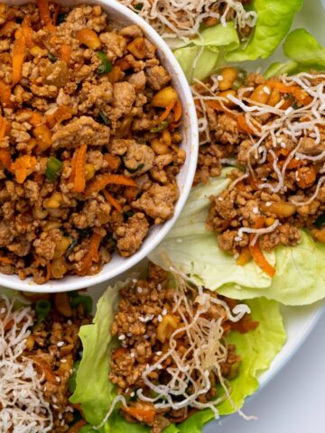 ASIAN TURKEY LETTUCE WRAPS - low carb, gluten free, dairy free healthy dinner with simple ground turkey, shredded carrots, peanuts in a yummy sauce. Make extra for dipping #pfchangs #lettuce wraps #turkeylettucewraps
