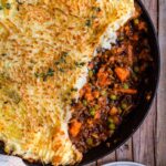 VEGETARIAN SHEPHERDLESS PIE - this hearty and filling dinner has no meat and is packed with fresh veggies, sweet potatoes and green lentils topped with dreamy fluffy mashed potatoes #vegetarian #meatlessmonday #shepherdspie #happilyunprocessed