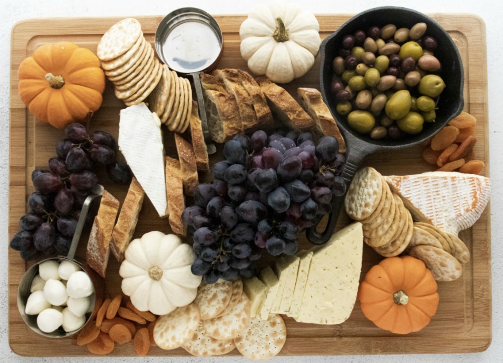 How to make a Fall Charcuterie Board in 5 easy steps