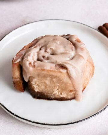 gingerbread cinnamon rolls with cream cheese frosting