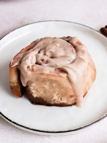 gingerbread cinnamon rolls with cream cheese frosting