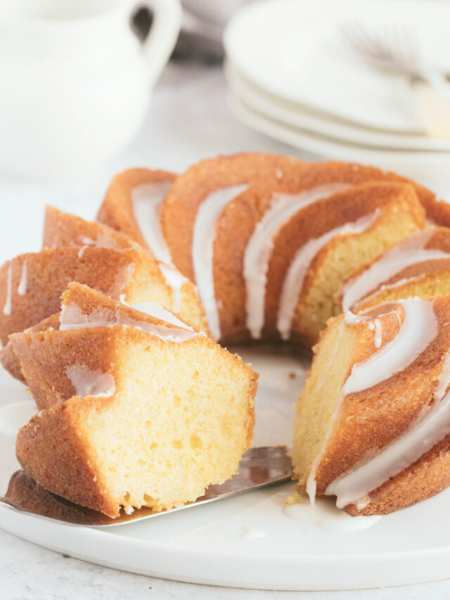 How to Make a Pinwheel Lemon Bundt Cake