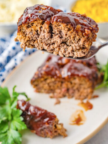 cropped-Air-Fryer-Meat-Loaf-is-perfectly-cooked-and-super-moist-inside.jpg