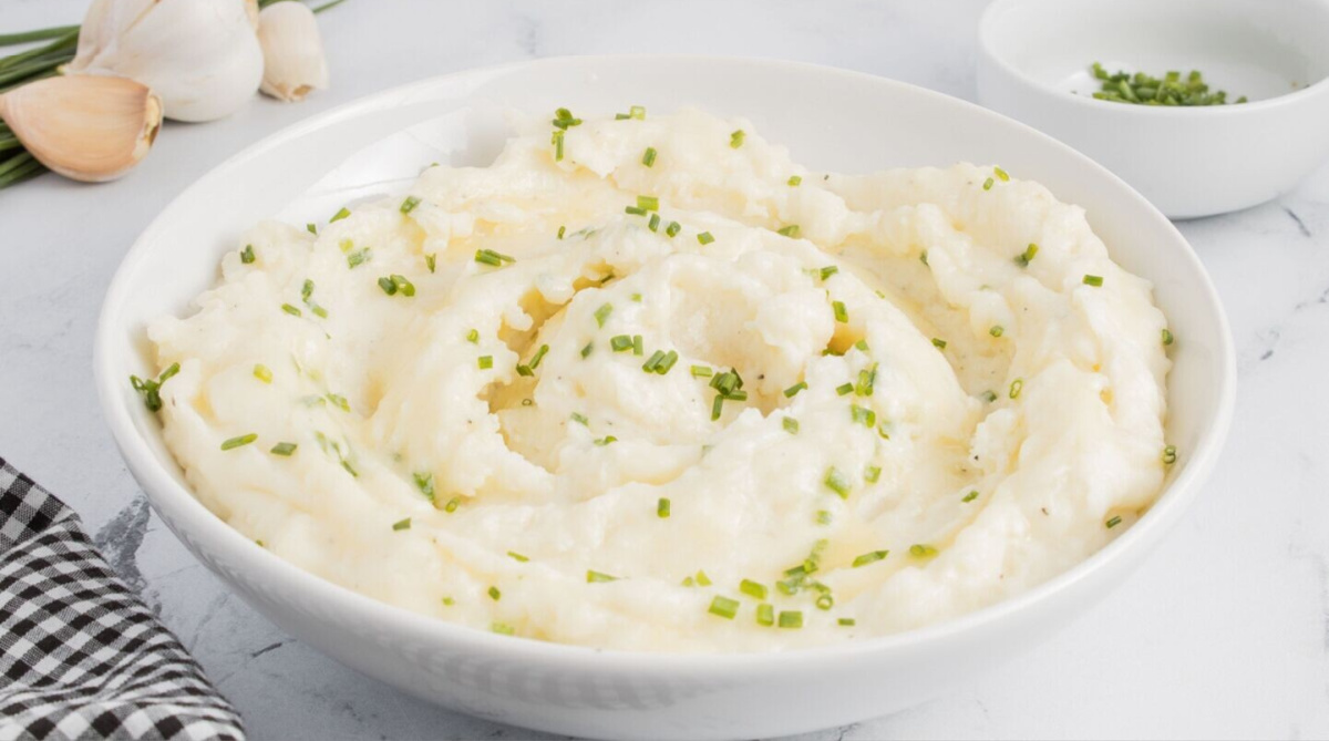 a bowl of garlic mashed potatoes with chives